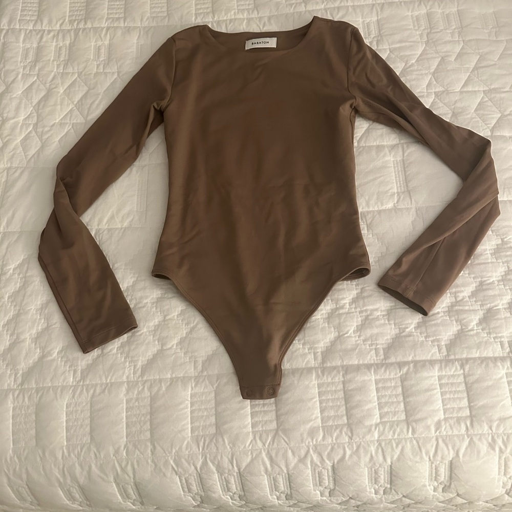 Aritzia Contour Crew Longsleeve Bodysuit